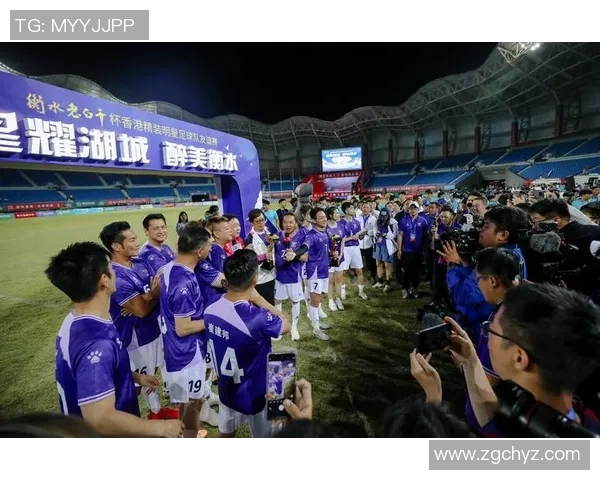 足球明星齐聚一堂精彩瞬间回顾尽在这场盛大聚会视频中 足球明星齐聚一堂精彩瞬间回顾尽在这场盛大聚会视频中